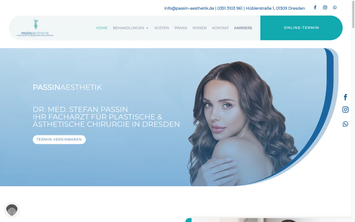 Startseite von Passin Aesthetik: hellblauer Kopfbereich mit Porträt einer Frau, Praxisname, Facharzt-Titel und dem Knopf Termin vereinbaren